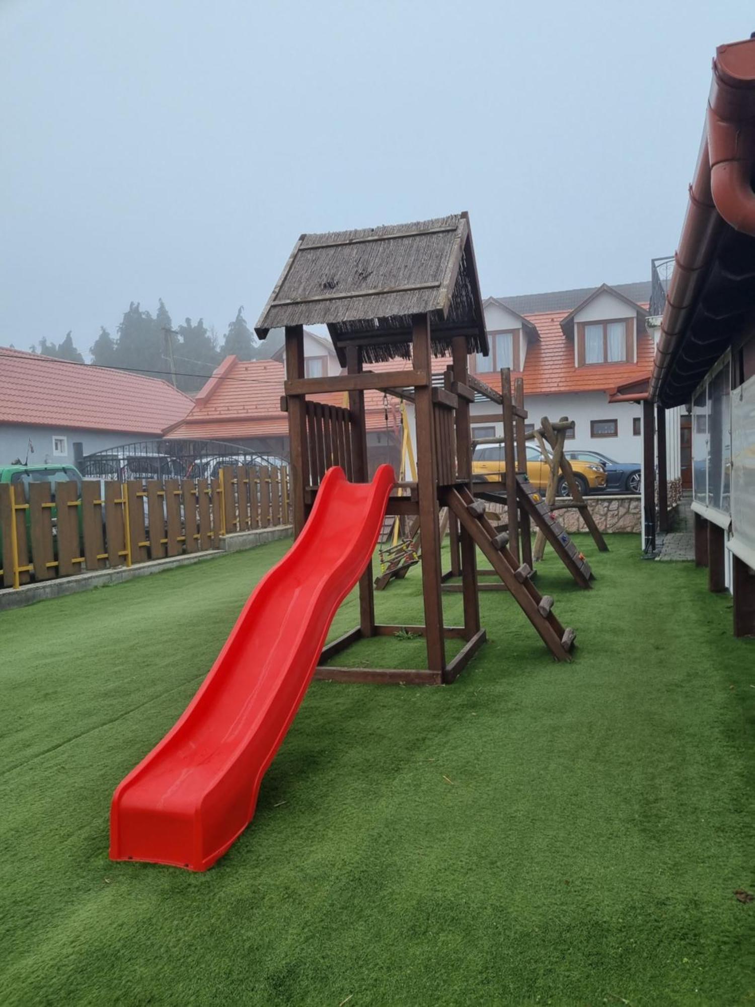 Kemences Fogado Panzió Tardos Kültér fotó